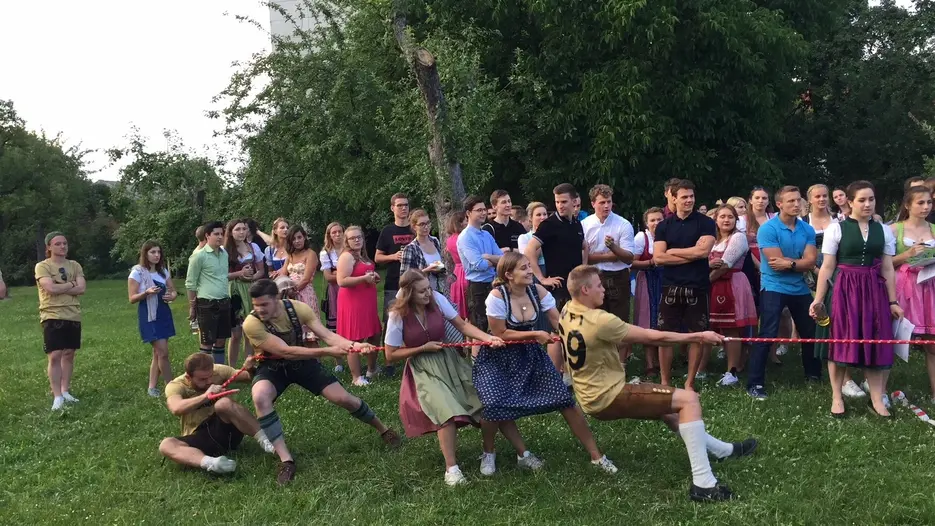 Sommerfest2018_Tauziehen.jpg