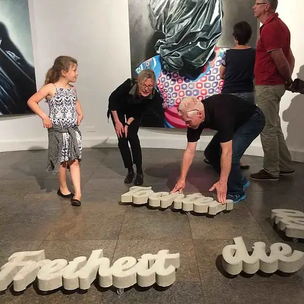 Kunst Tochter Freiheit Petia Knebel 2005