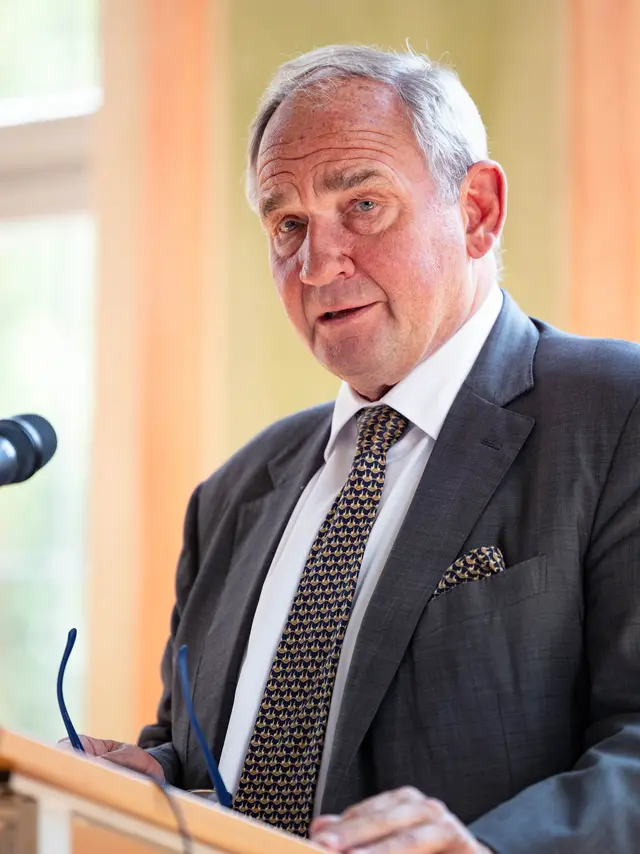 Prof. Schweidler