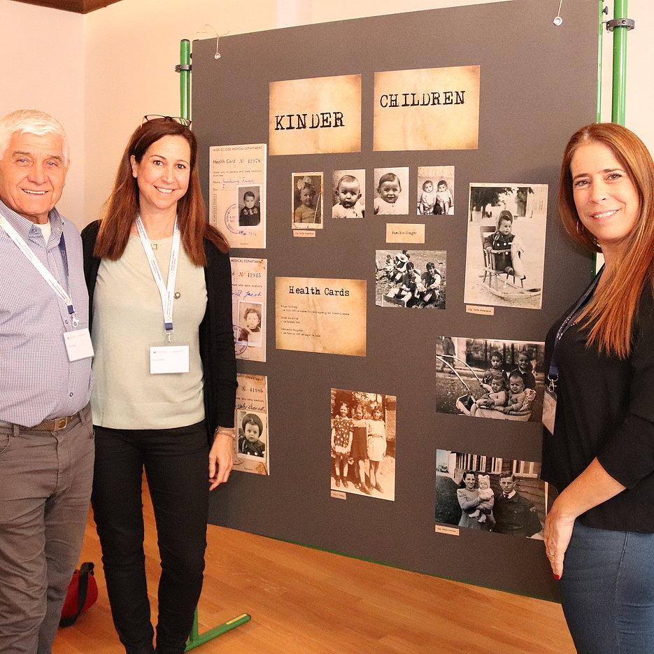 An exhibition displaying historical photographs and documents also gave the relatives of the “Eichstätt babies” an insight into the development and daily life at the camp. The exhibition also included works by artist Krista Svalboas.