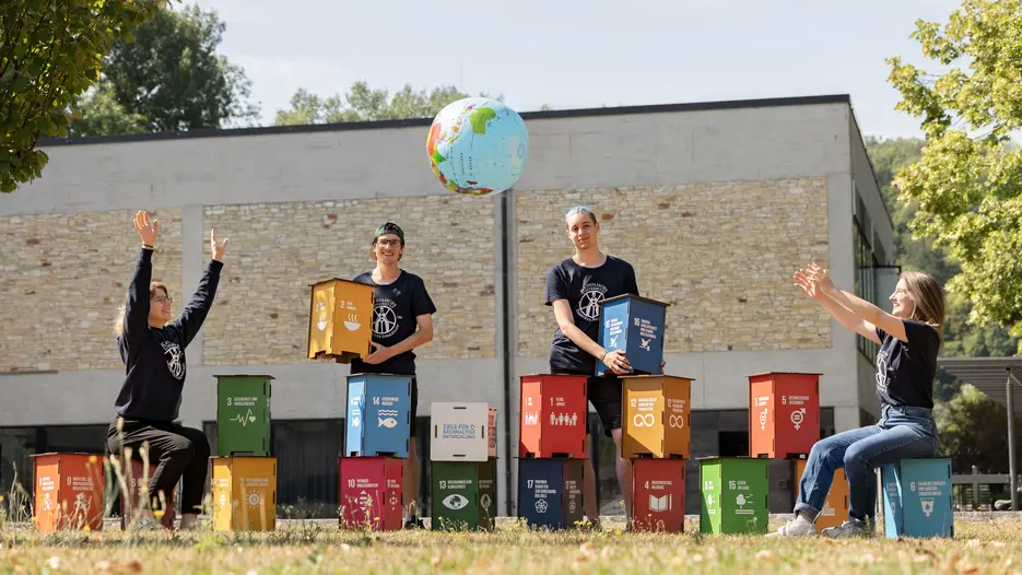 Studierende und SDG W&uuml;rfel