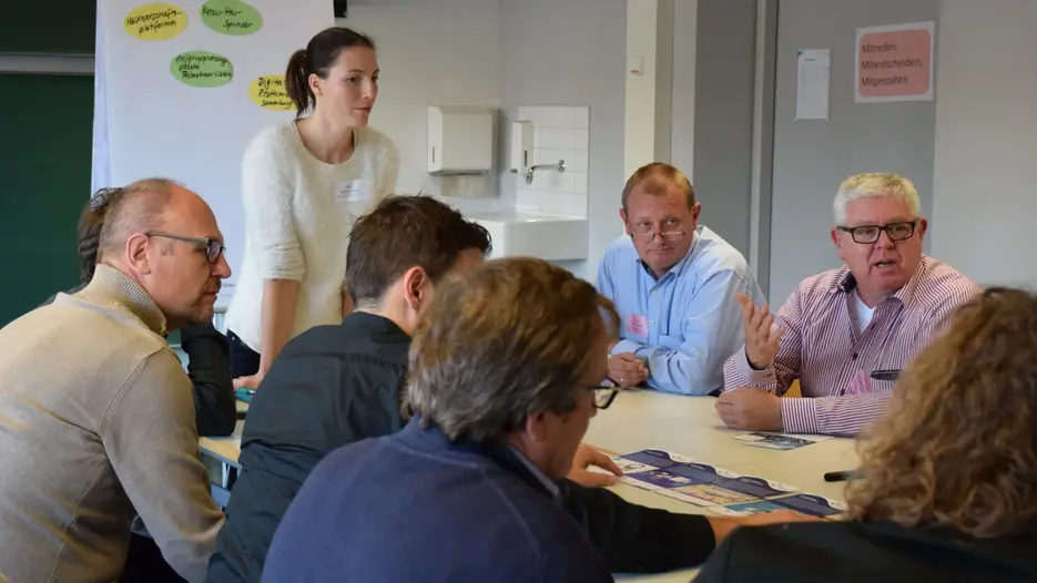 Die Besucherinnen und Besucher beteiligten sich am Nachmittag des Zukunftsforums an vier Workshops zu verschiedenen Themen der Digitalisierung. Fotos: junges blut