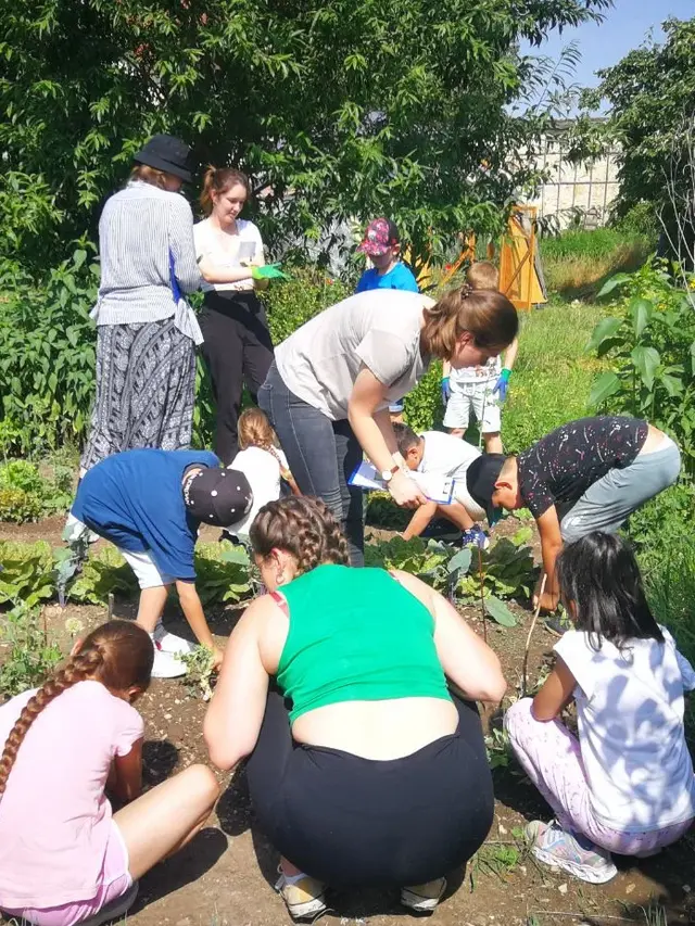 Mit Schülerinnen und Schülern im Kapuzinergarten