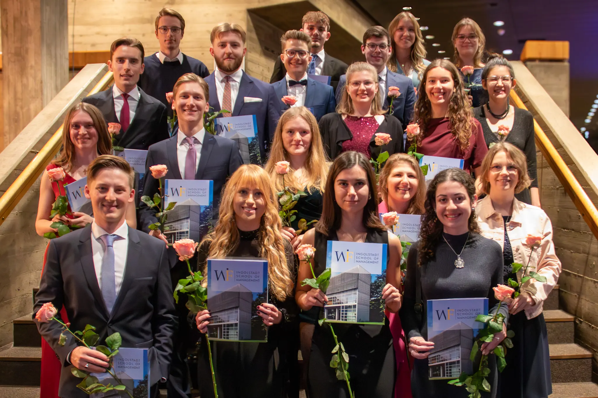 Die Bachelor-Absolventinnen und -Absolventen der WFI 2025.