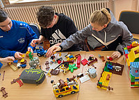 Bei einer Lego-Serious-Play-Challenge entwarfen die Teilnehmer die Universität der Zukunft.