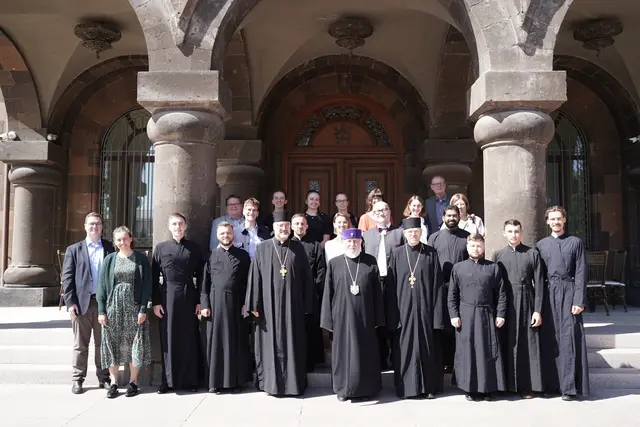 Reisegruppe mit Katholikos Karekin II. Nersissian
