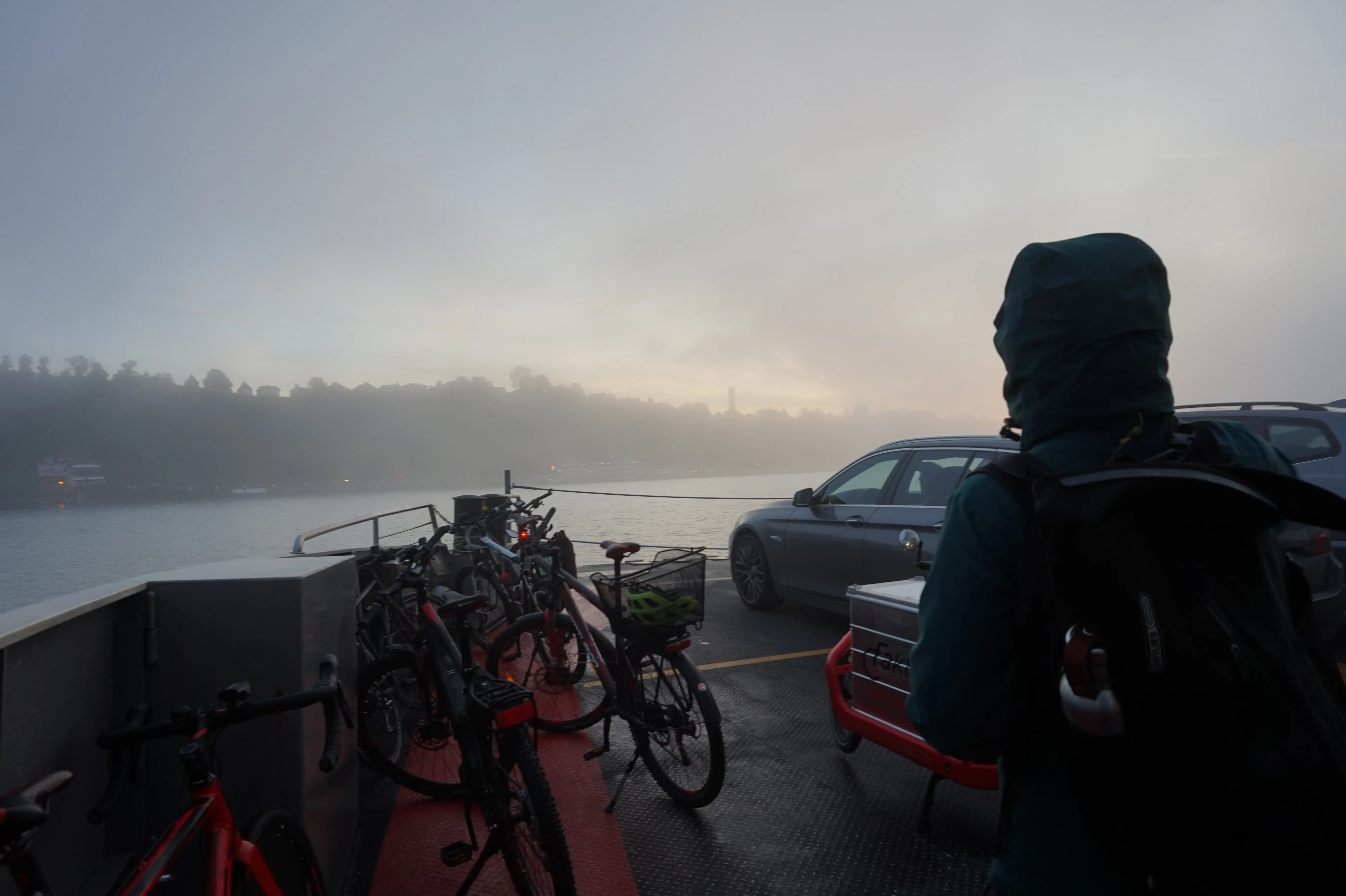 Überfahrt über den Bodensee am frühen Morgen
