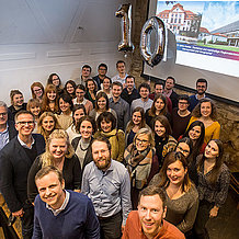 Alumni and students of the Master’s program in “Tourism and Sustainable Regional Development” met in Eichstätt in order to celebrate the ten-year anniversary of the study program. (Photo: Klenk/Press Office)