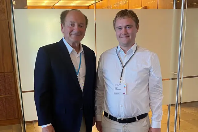 Philipp Krug mit dem Nobelpreisträger Robert C. Merton.