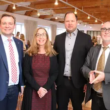 Dr. Monika Marose (2.v.l.) hielt den Hauptvortrag der Studientagung - hier im Bild mit den Organisatoren der Veranstaltung, Prodekan Prof. Dr. Florian Kluger (links) und Studiendekan Prof. Dr. René Torkler (2.v.r.) sowie dem Dekan Prof. Dr. Uto Meier (rechts) (Foto: Schulte Strathaus).