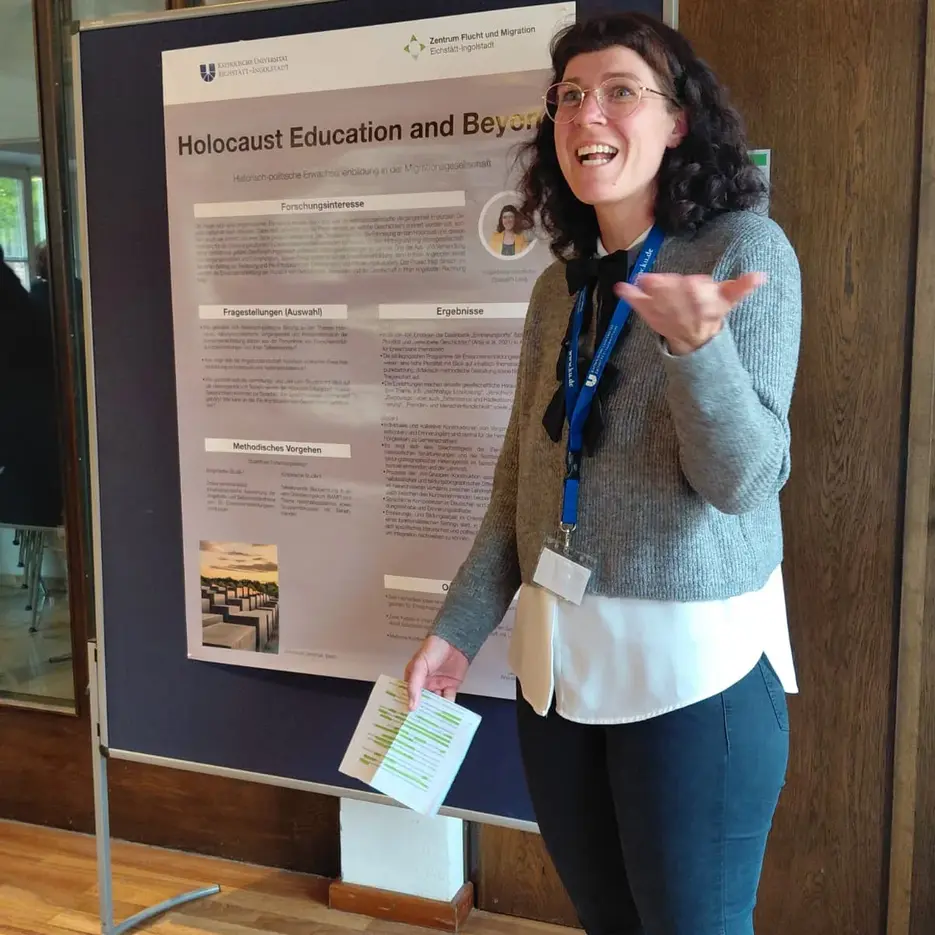 Elisabeth Lang bei der Vorstellung ihres Posters