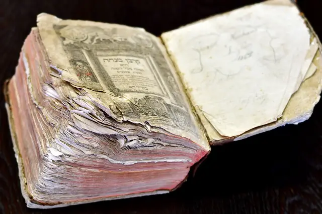 [Translate to Englisch:] UBEI: Judaica aus Sulzbuerg - Schadensbilder