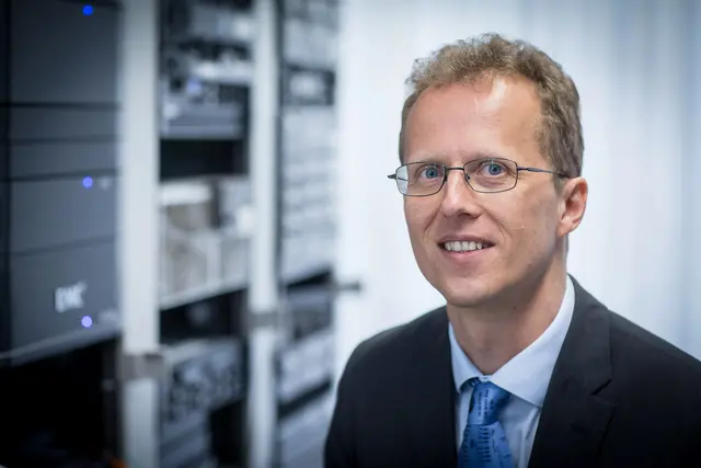Dr. Nils Blümer