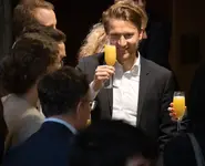 Die Gäste feierten gemeinsam die erfolgreichen Abschlüsse.