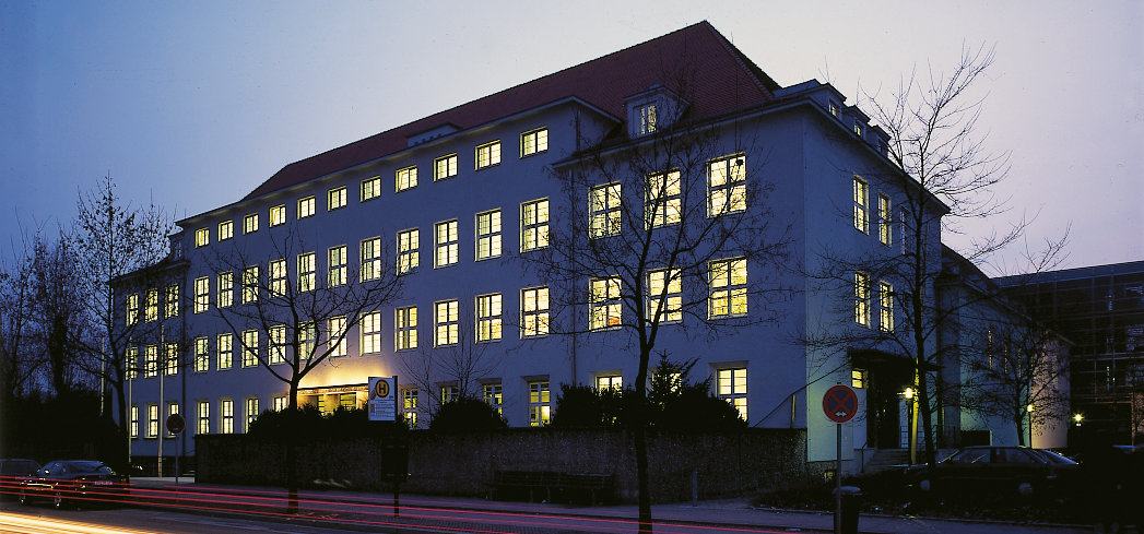Wirtschaftswissenschaftliche Fakultät Ingolstadt bei Nacht