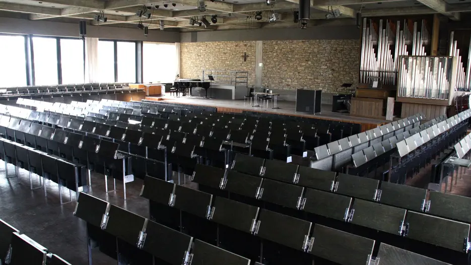 KG Gebäude Aula Innenansicht
