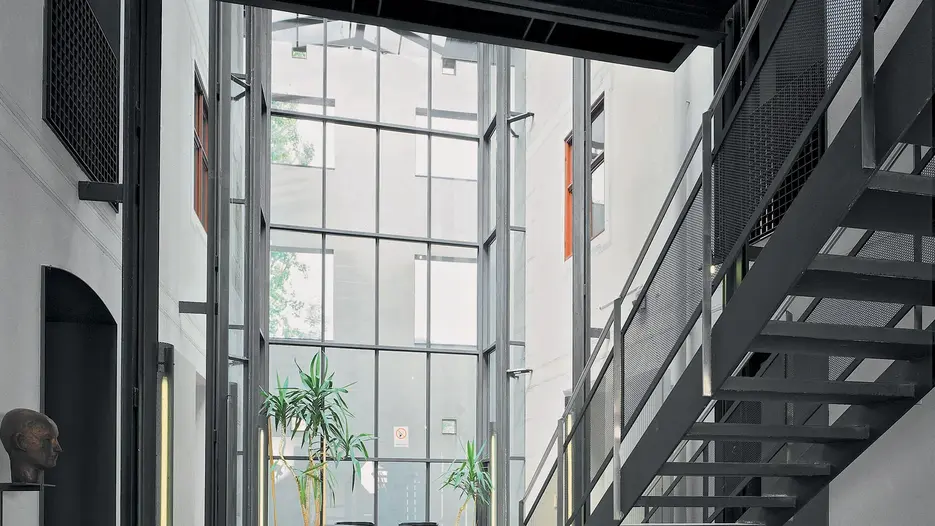 Treppenhaus_Waisenhaus_02.jpg