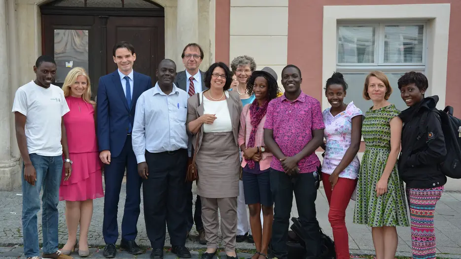 Uganda-Studenten_Gruppenbild_EiK.jpg