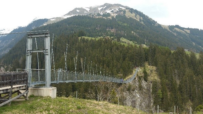Hängebrücke über den Höhenbach