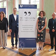 From right to left: Prof. Dr. Robert Schmidt and Prof. Dr. Kerstin Schmidt head the research center "dialogue cultures", which is here being launched in the presence of KU Vice President Prof. Dr. Jens Hogreve and KU President Prof. Dr. Gabriele Gien