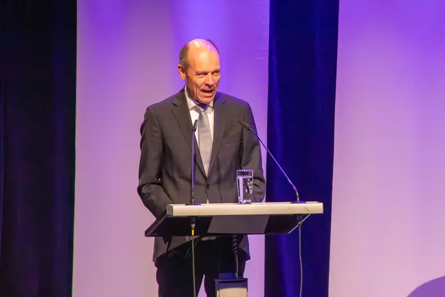 Reinhold Vollbracht, Präsident der Hauptverwaltung der Deutschen Bundesbank , bei der Festrede.