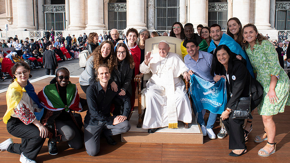 Student Marcel Teppich beim Papst
