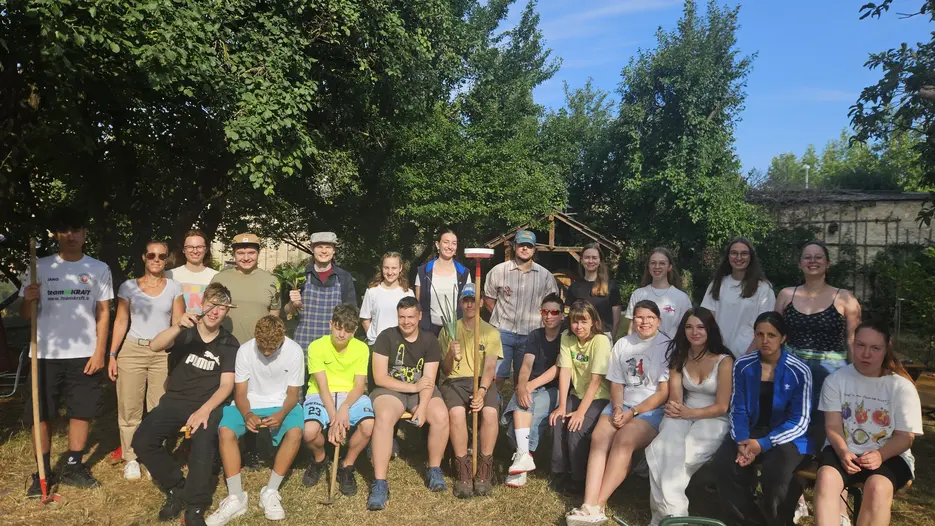Gruppenfoto der Klasse im Kapuzinergarten