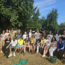 Gruppenfoto der Klasse im Kapuzinergarten