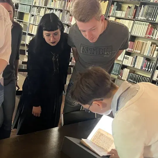 Sturm_GruppeBlickaufBuch