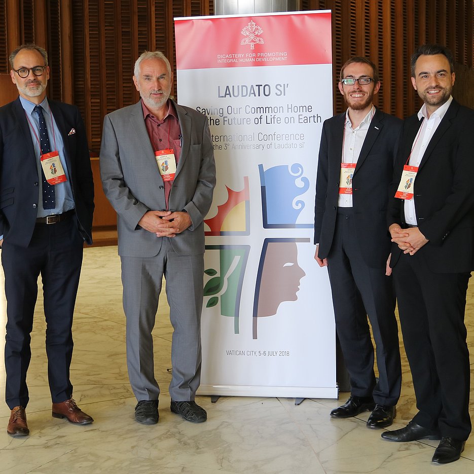 The “Laudato Si’” project team consisting of Prof. Dr. Ulrich Bartosch, Christian Meier and Till Weyers with cooperation partner Dr. Dr. Oliver Putz from the Institute for Advanced Sustainability Studies visiting the international “Laudato Si’” conference at the Vatican (Photo: upd).