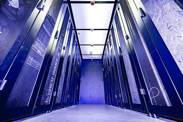 The existing server room at the Ingolstadt campus was modernized and increased. 