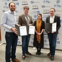 f.l.t.r.: Prof. Dr. Alexander Trautrims (University Nottingham); Alexander Hübner (TU München ); Frau Sallie Gregson (Verlag Emerald), Prof. Dr. Heinrich Kuhn (KU Eichstätt-Ingolstadt)
