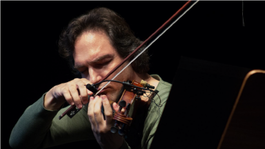 Der Violinist Ali Moraly
