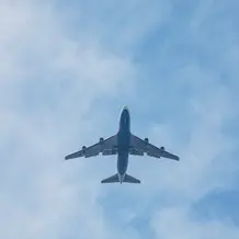 Flugzeug von unten