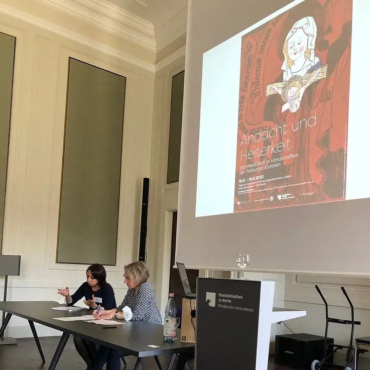 Abschlussdiskussion durch Prof. Dr. Caroline Emmelius und PD Dr. Beatrice Trînca