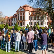 Bei ihrem Tag der offenen Tür bietet die Katholische Universität an ihren beiden Standorten in Eichstätt neben Workshops, Vorlesungen und zahlreichen Infoveranstaltungen auch Führungen über den Campus an. (Foto: Klenk/upd)