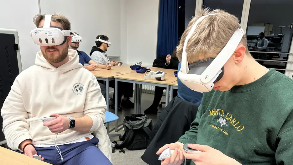 Lehramtsstudierende im Medienzentrum Eichst&auml;tt