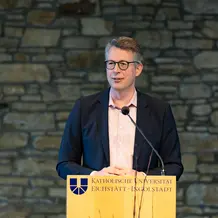 Minister Blume