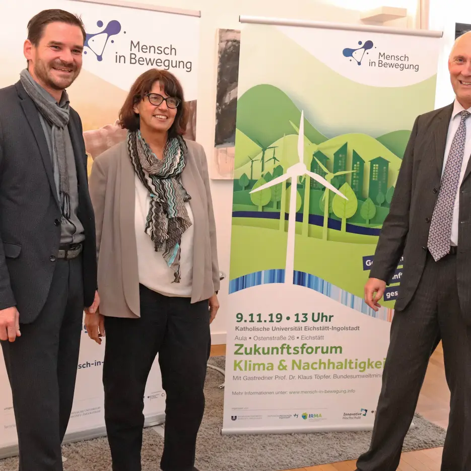 Der frühere Bundesumweltminister und Exekutivdirektor des UN-Umweltschutzprogrammes, Klaus Töpfer, zum Auftakt des Zukunftsforums sprechen zum Thema „Nachhaltige Entwicklung in Zeiten des Klimawandels – was können wir tun?“. (Foto:Schulzendorff/ECON)