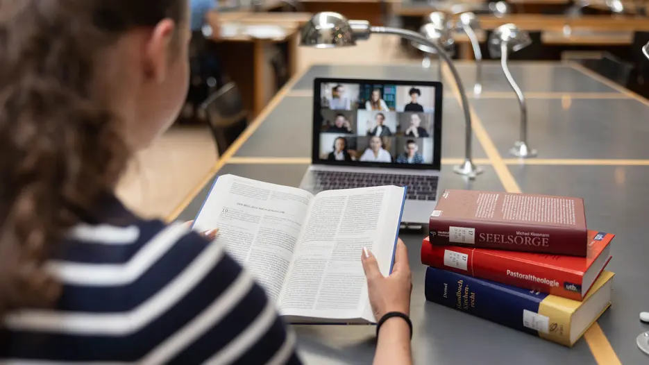 Digitaler Bachelor Theologie