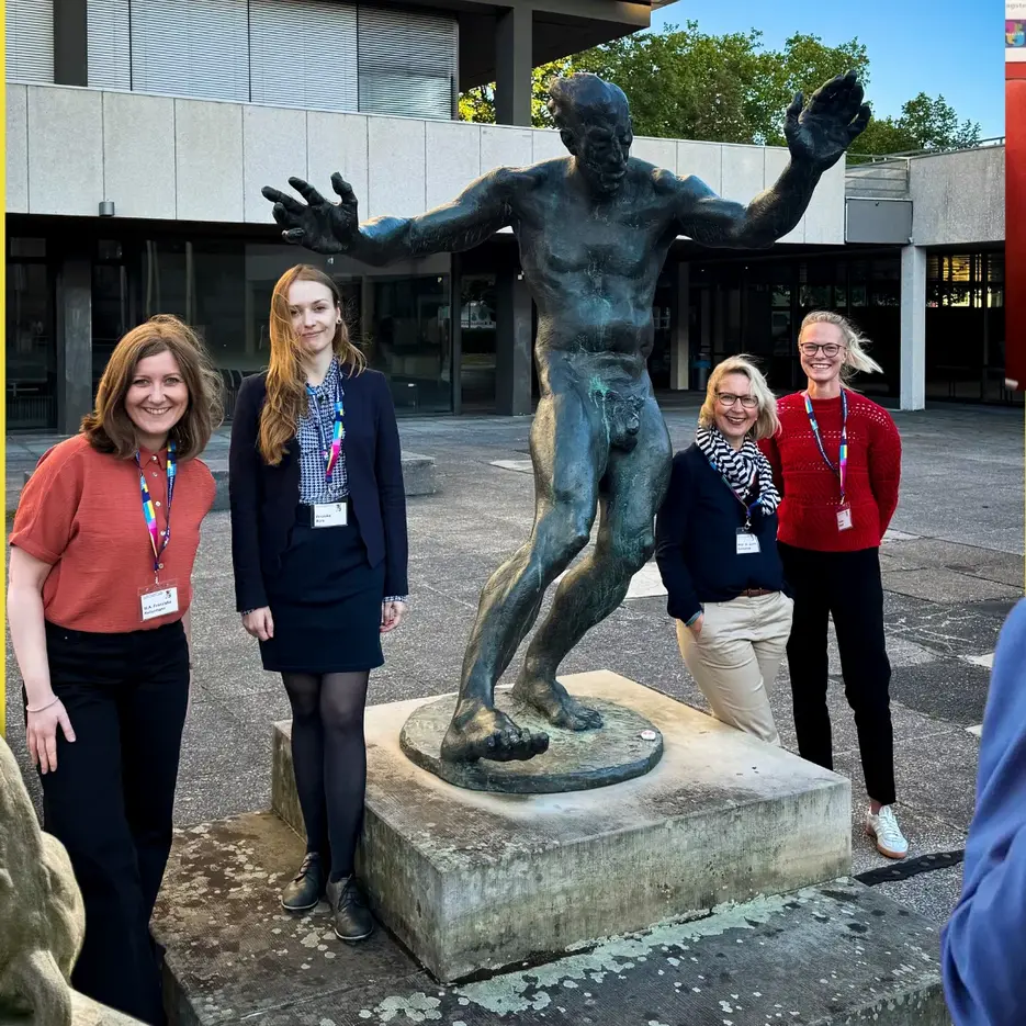 Braunschweig_GruppemitSkulptur