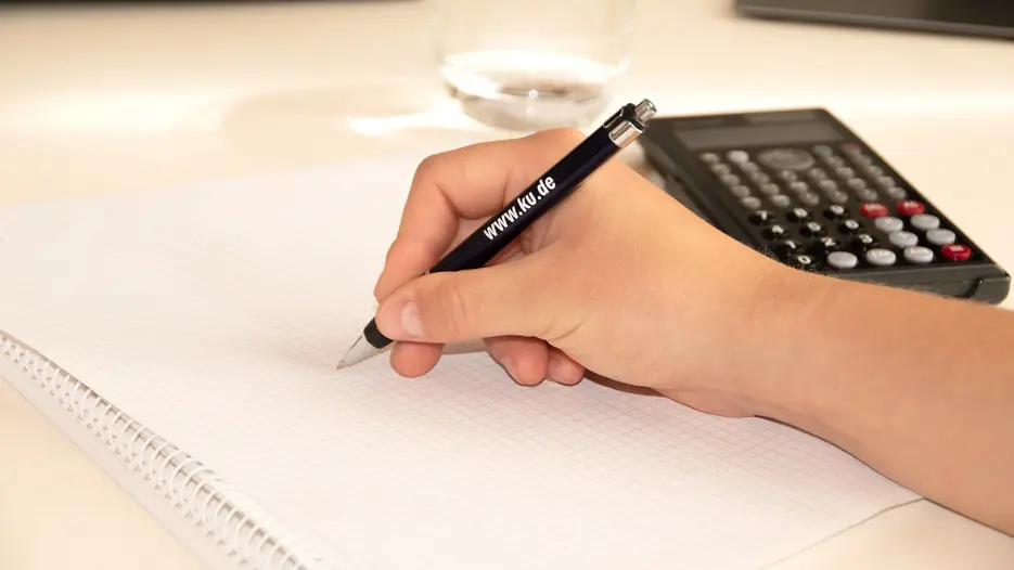 Hand mit Stift