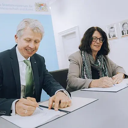 Unterzeichnung Kooperationsvertrag