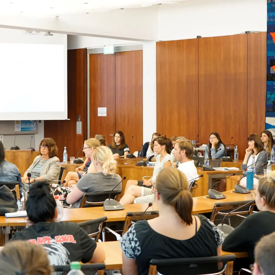 Bei einer Fishbowl-Diskussion tauschten sich die Teilnehmerinnen und Teilnehmer über ihre Wünsche für eine Hochschule der Zukunft aus.