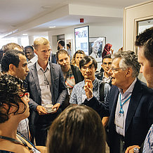 The annual international "Lindau Nobel Laureate Meetings" at Lake Constance provide an opportunity for informal and direct exchange with Nobel Laureates - shown here with Nobel Laureate in Economics Myron S. Scholes. 