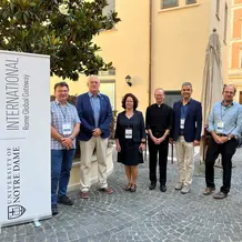 Dr. Frank Zirkl, Prof. Dr. Bernd Cyffka, Prof. Dr. Anne-Kathrin Lindau, P. Robert Dowd (Vizepräsident der University of Notre Dame), KU-Vizepräsident Prof. Dr. Klaus Stüwe, Prof. Dr. Hans-Martin Zademach und der Student Fabien Arnold (v.l.) bei der Auftakttagung des „Consortium of Catholic Universities“ in Rom. 