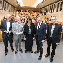 (v.l.) Festredner Dr. Hans-Georg Häusel, Prof. Dr. Felix Tropschuh (Vorsitzender des Förderkreises der WFI), KU-Präsidentin Prof. Dr. Gabriele Gien, Bürgermeister Albert Wittmann sowie Dekan Prof. Dr. Anton Burger.