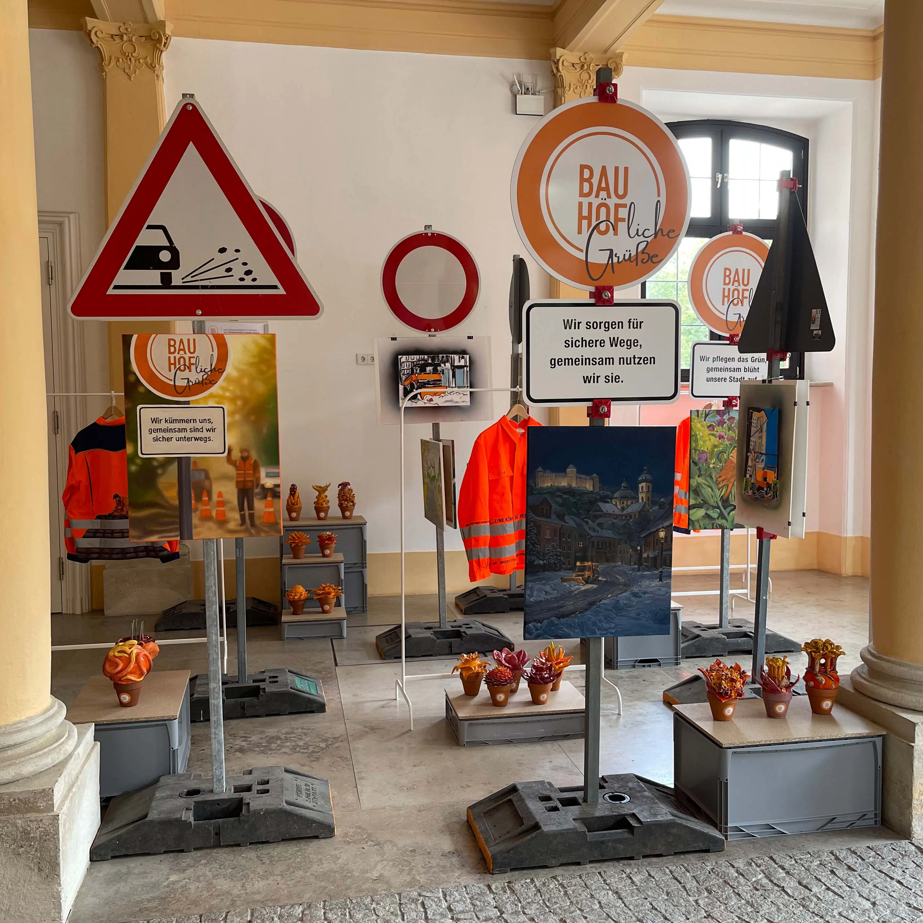 Ausstellung_Bauhoefliche_Gruesse_Sommerresidenz_KU_Foto_Petia_Knebel_1_Kopie.jpg 