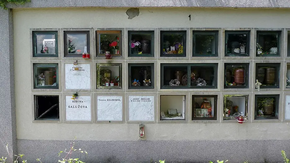 urnenwand.JPG