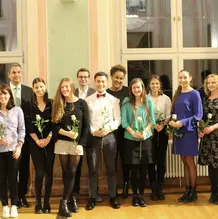 Gruppenfoto_Zeugnisverleihung.jpg